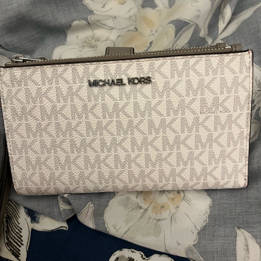 Michael Kors White Clutch Elegant Design